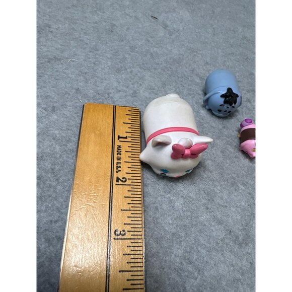 Disney Tsum Tsum Mini Figurines Lot Featuring Eeyore Minnie Olaf & More with Key - Picture 7 of 8